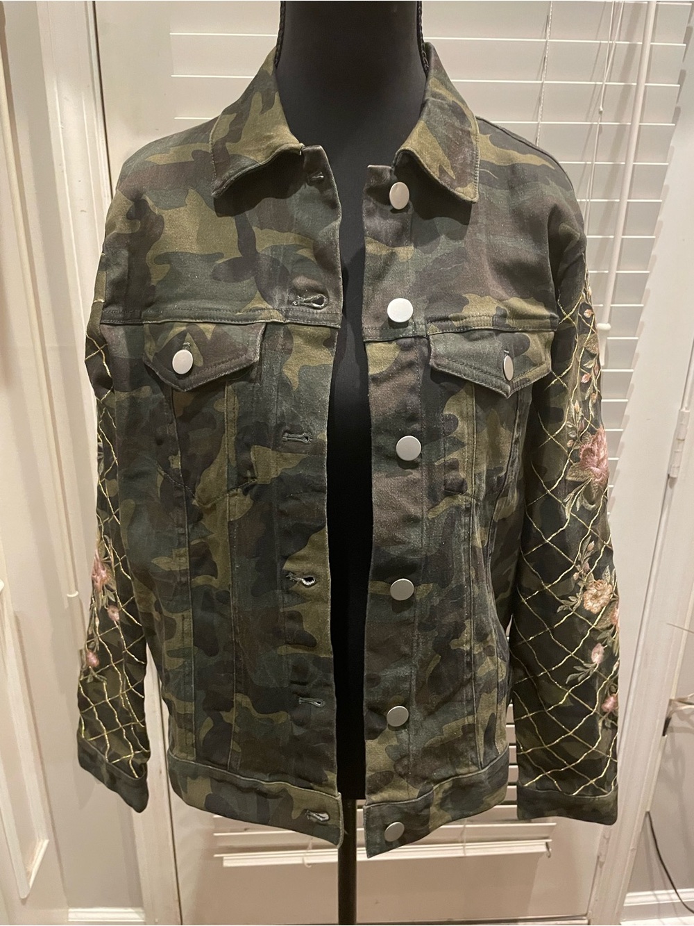 Camo Embroidered Women’s Denim Jacket - Olive Green